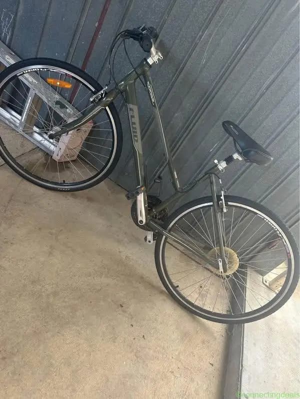 SCOTT Hybrid Bike – Green – Excellent Condition