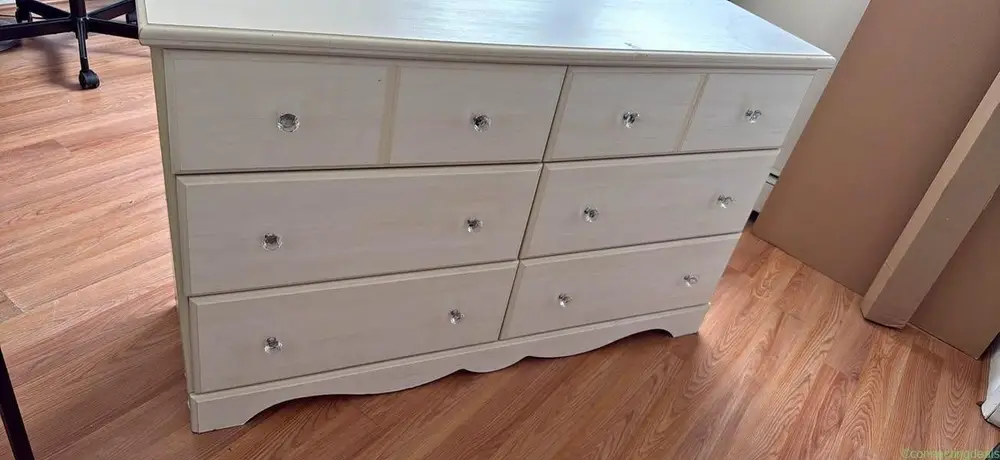 Dresser - Image 1