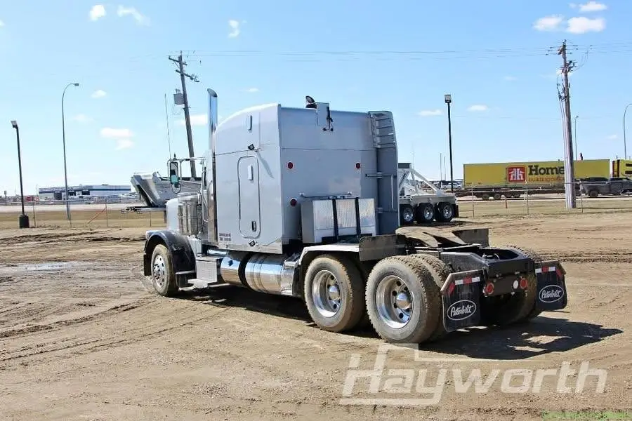 2020 Peterbilt 389
