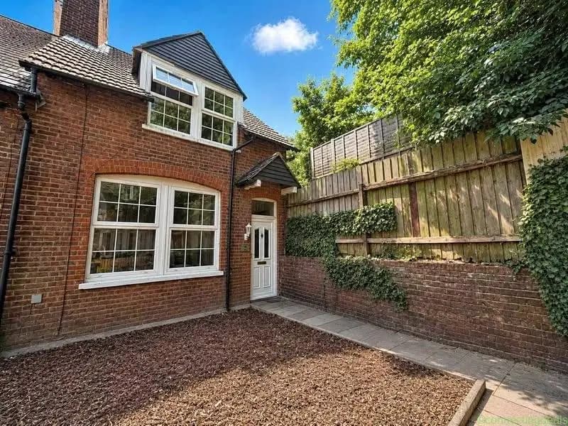 3 beds 1 bathroom – House - Image 1