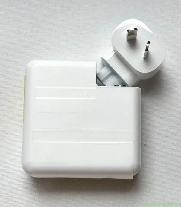 apple 61w usb-c power adapter