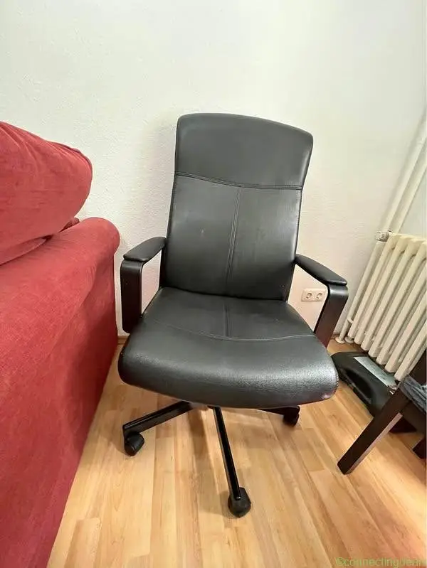 Selling this Office chair from ikea