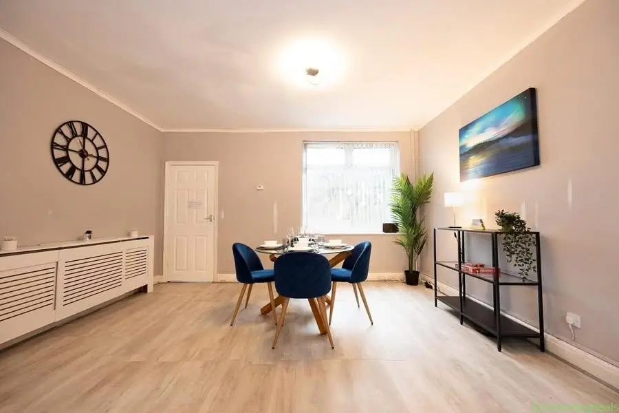 2 beds 1 bath House