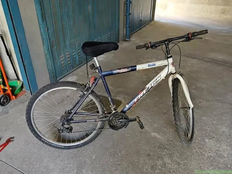 mountain bike - Image 1