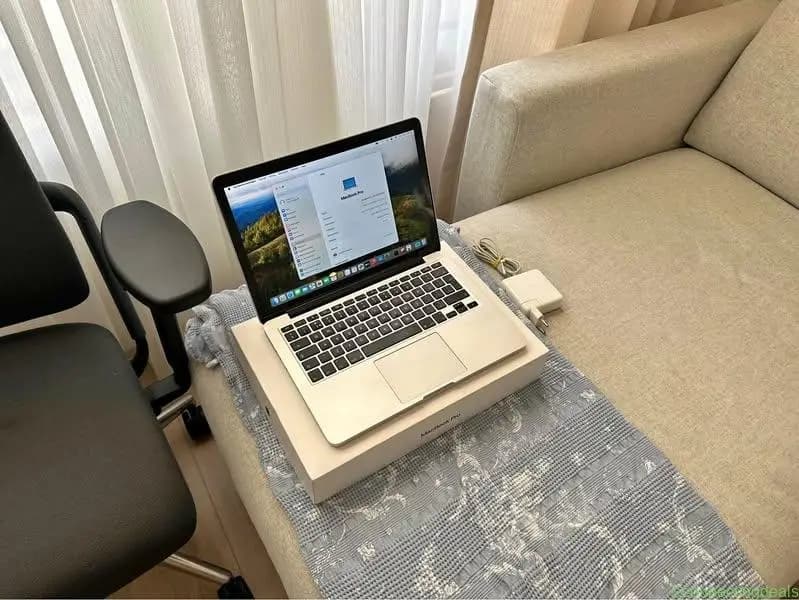 Apple MacBook pro – new macos, Core i5, 8GB RAM