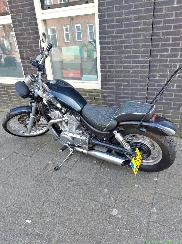Suzuki intruder vs750 1988 zwart