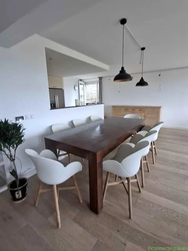 Moderne eetkamerstoelen-Wit met houten poten