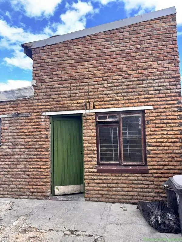 Rooms for rent strandfontein