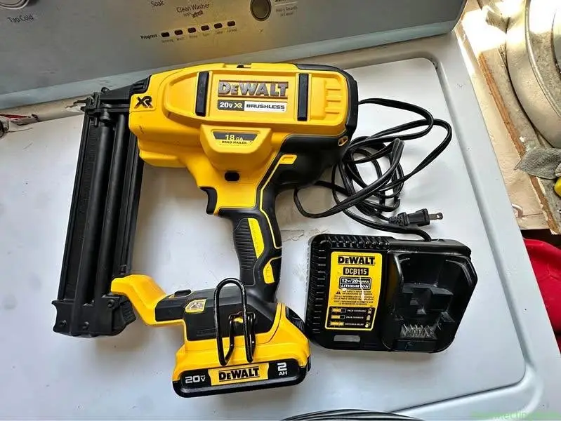 Dewalt finish gun 18g