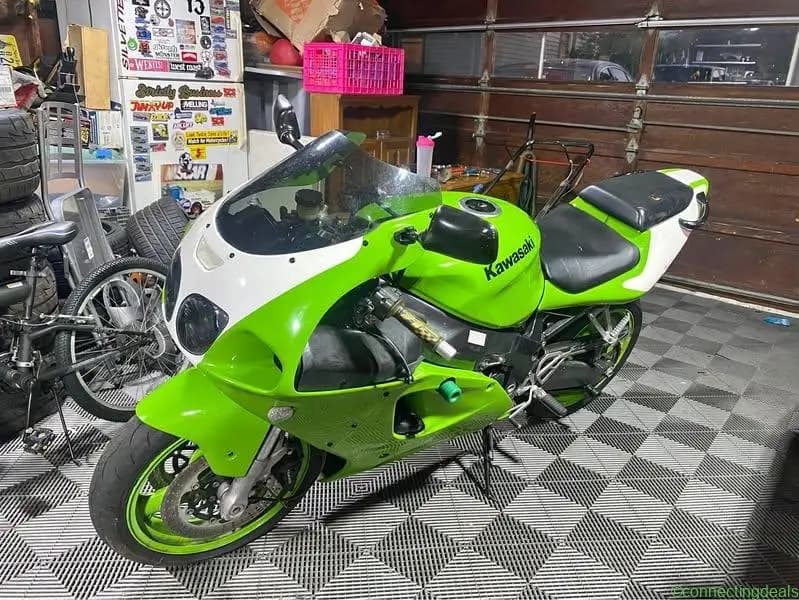 1999 Kawasaki Ninja ZX7r - Image 1