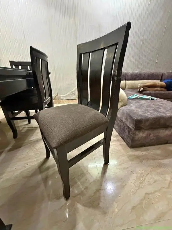 6 seater wooden dining table - Image 1