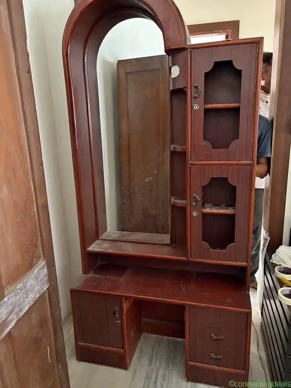 Saagwan wood dressing table