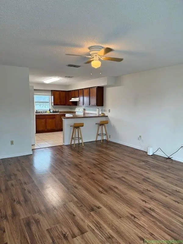 2 Beds 1 Bath - Apartment - Image 1