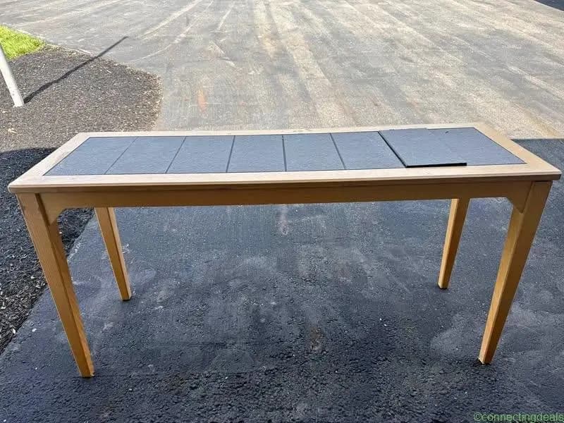 Entryway table - Image 1