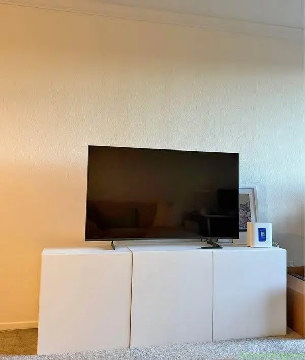 TV stand - Image 1