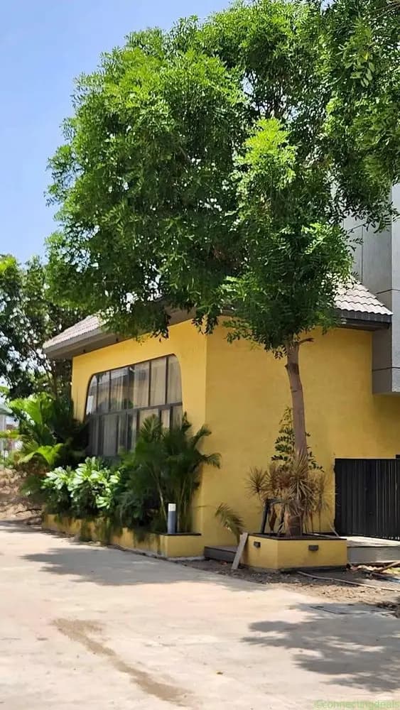 2 Beds 3 Baths - House
