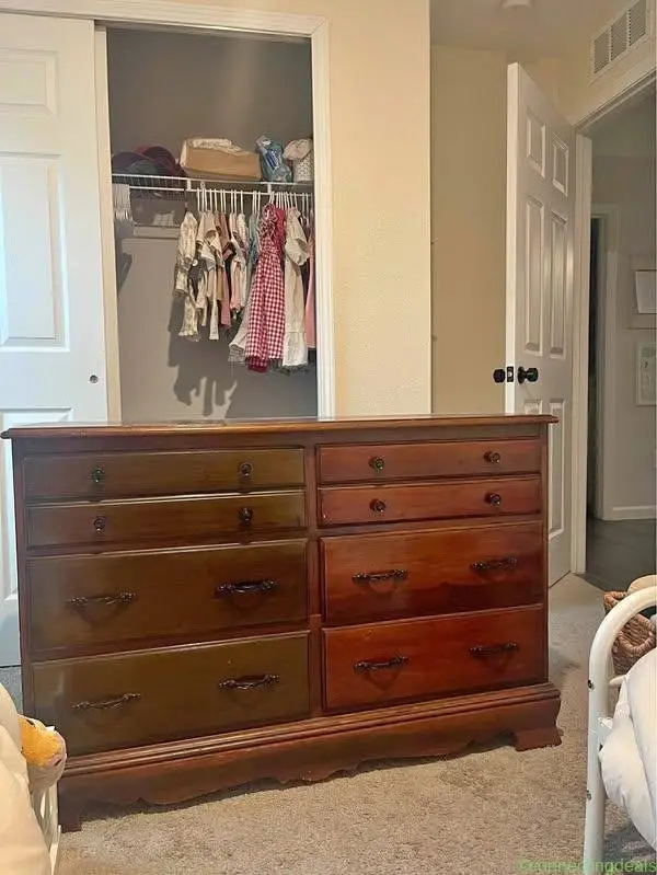 Wooden dresser - Image 1