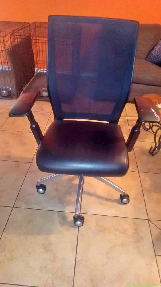 Silla - Image 1