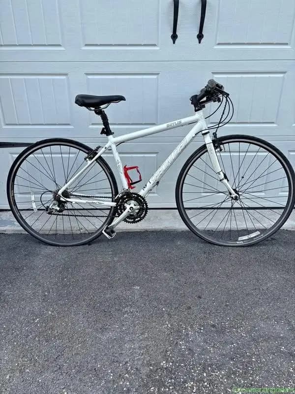Specialized Sirrus Adult Hybrid/Fitness Bike