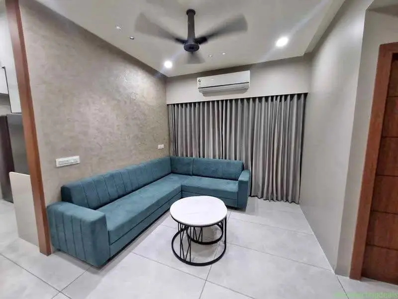 3 beds 3 bathrooms – Flat - Image 1