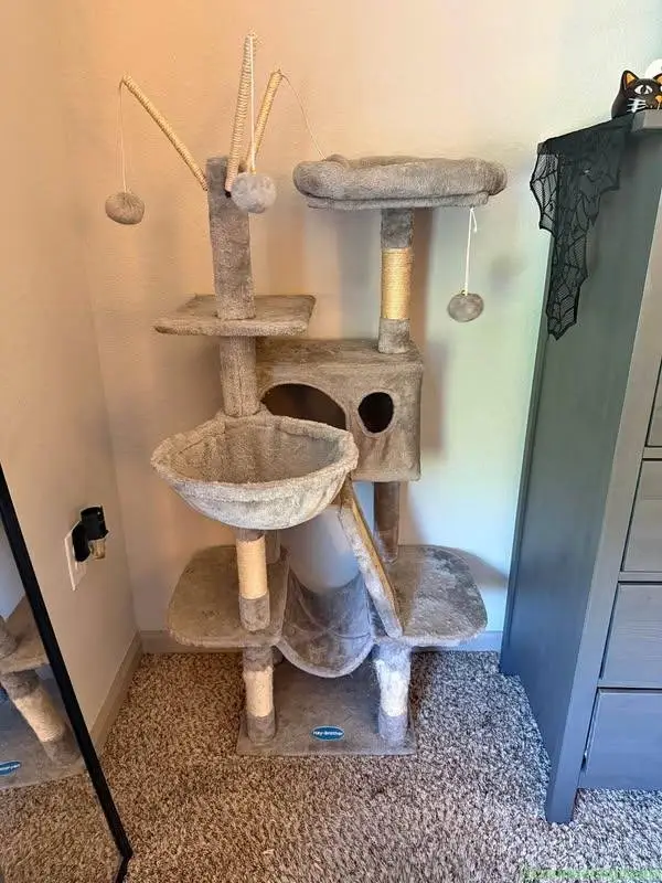 Cat tree - Image 1