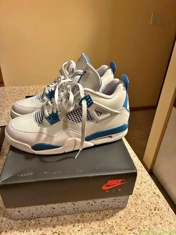 Nike Air Jordan 4 Retro