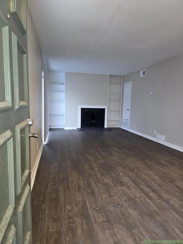 2 Beds 2 Baths Apartment - Image 1