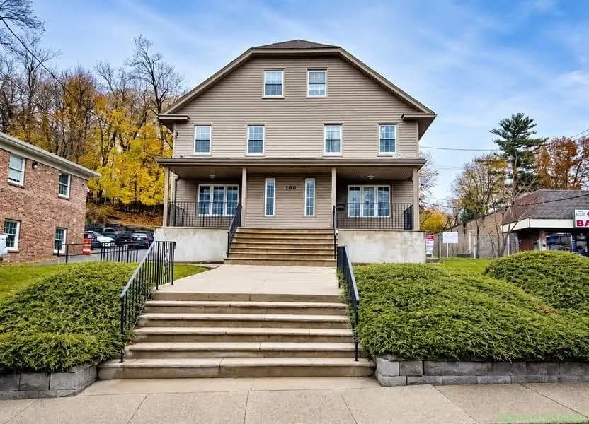 4 Beds 2 Baths Apartment