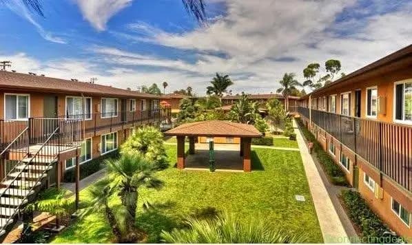 2 Beds 1.5 Baths Apartment - Image 1