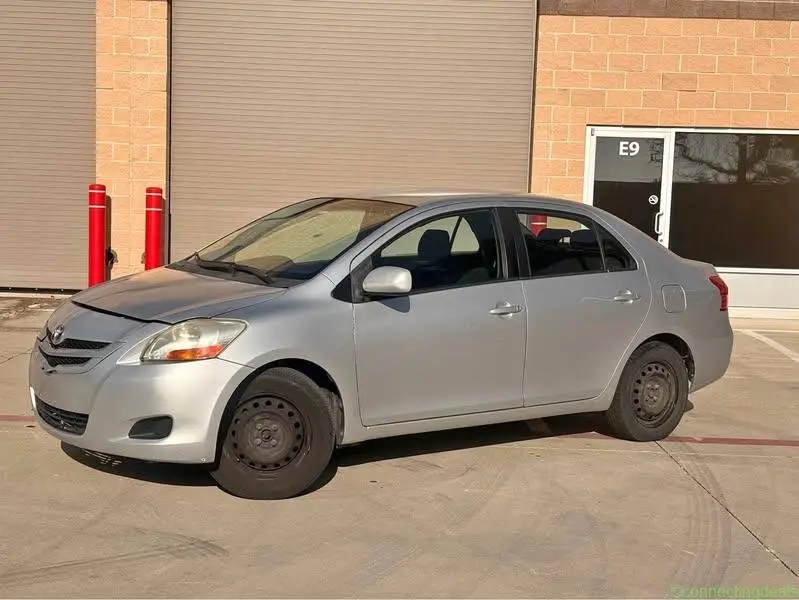 2006 Toyota Yaris · L Hatchback Sedan 4D