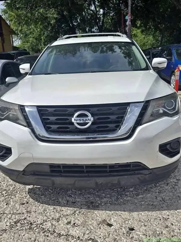 2017 Nissan Pathfinder SV Sport Utility 4D