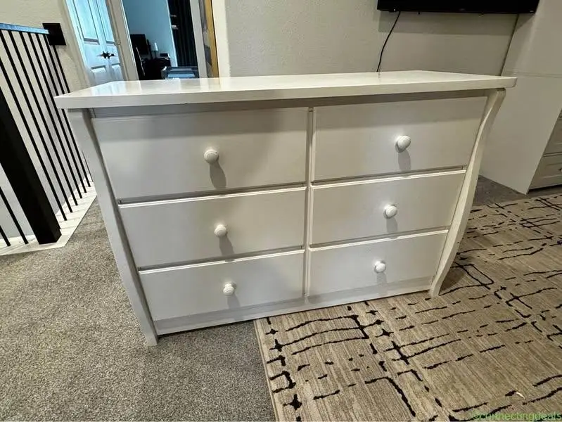Dresser - Image 1
