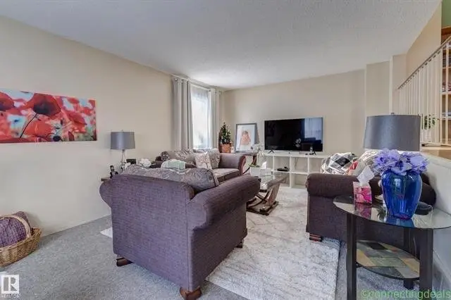 4 beds 1.5 baths Townhouse