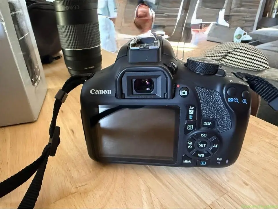 Reflex Canon EOS 1300D - Image 1
