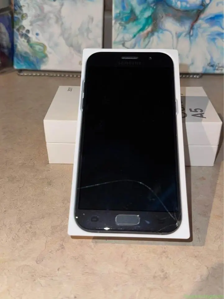 Samsung Galaxy A5 - Image 1