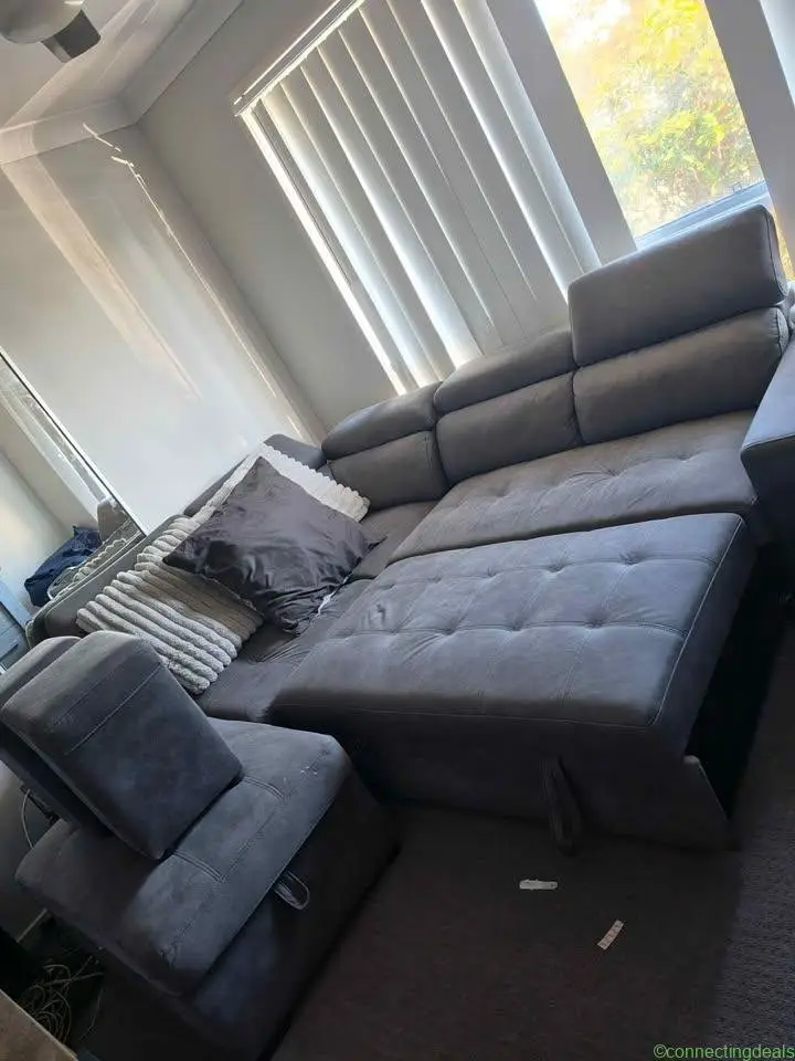 Frwe couch