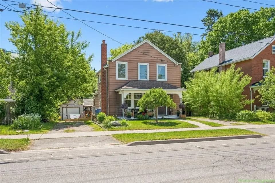 3 Beds 2 Baths House