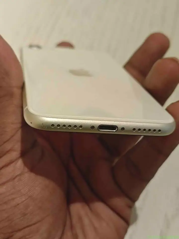 Exchange sale iPhone SE 3rd gen 5G 2022 only - Image 1