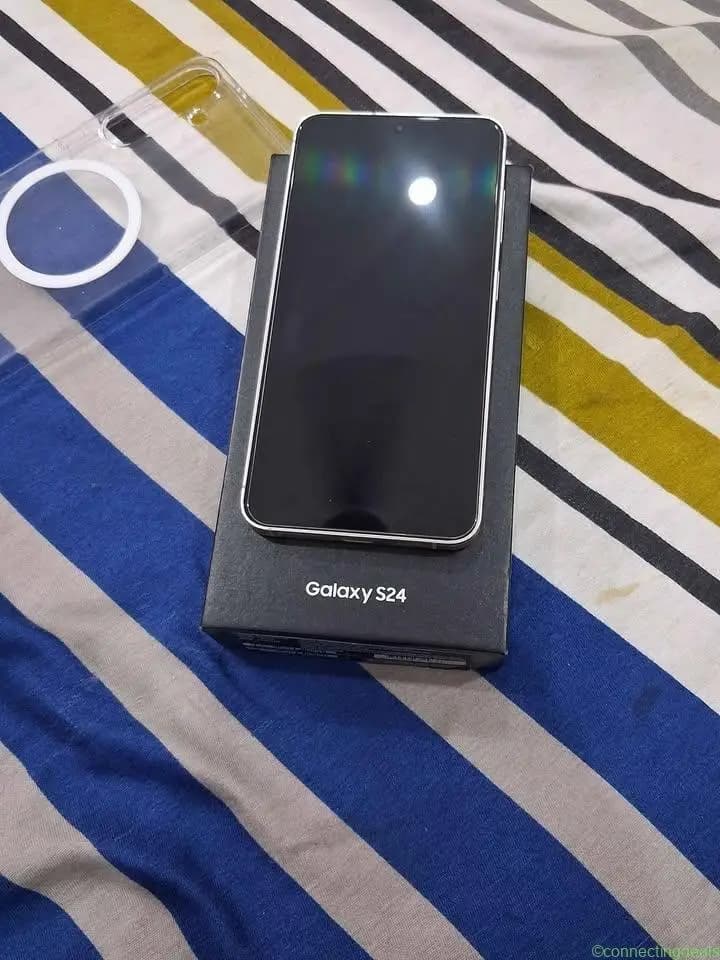Samsung s24 8.128 with bill box 13 months old no