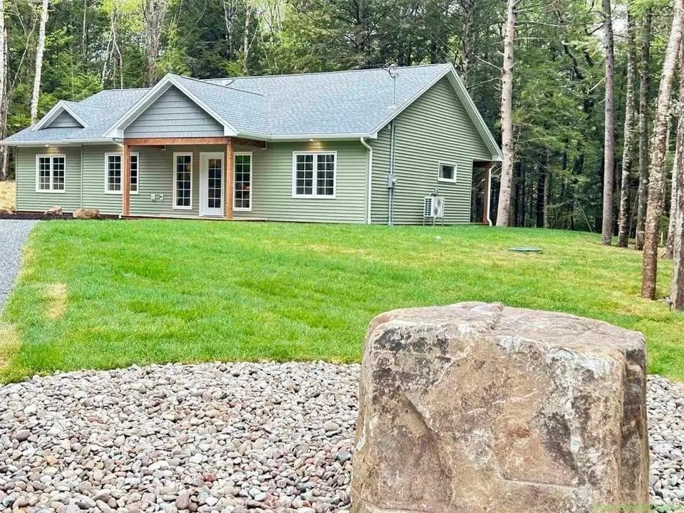 3 Beds 2 Baths House