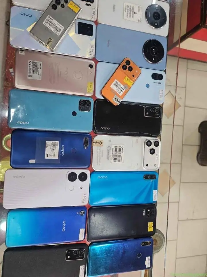Second hand phone available at wholesale price 4g