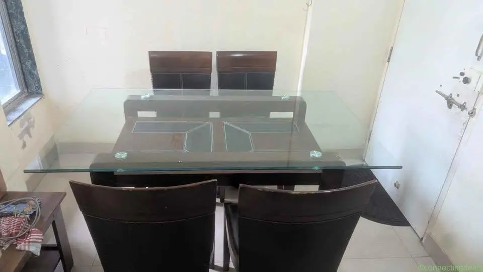 Dining table - Image 1
