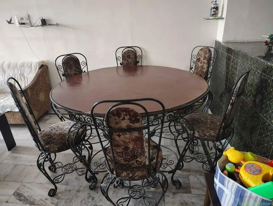 Dining table - ਡਿਨਿੰਗ ਟੇਬਲ