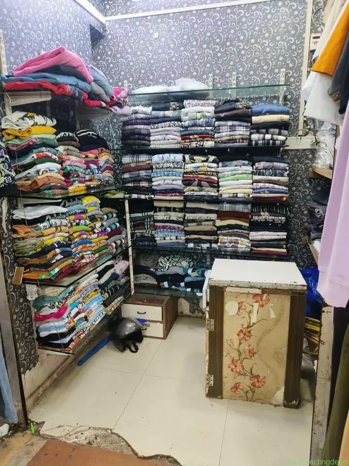 Stock out sell of clothes - Image 1