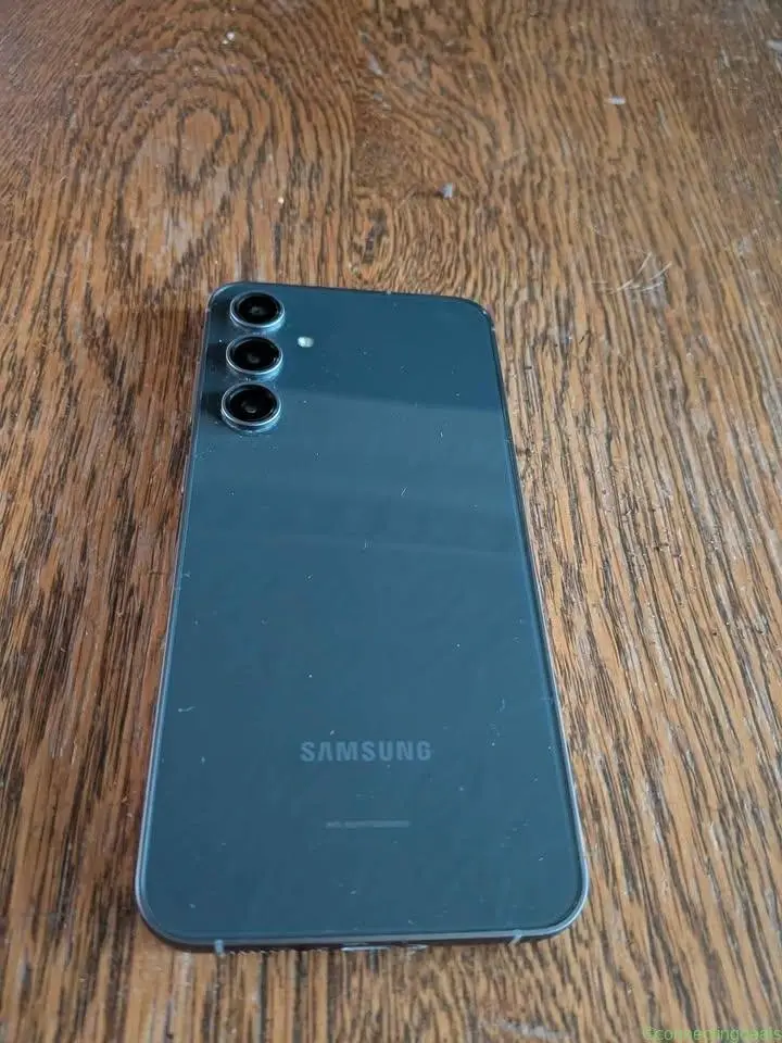 S23 FE cell phone - Image 1