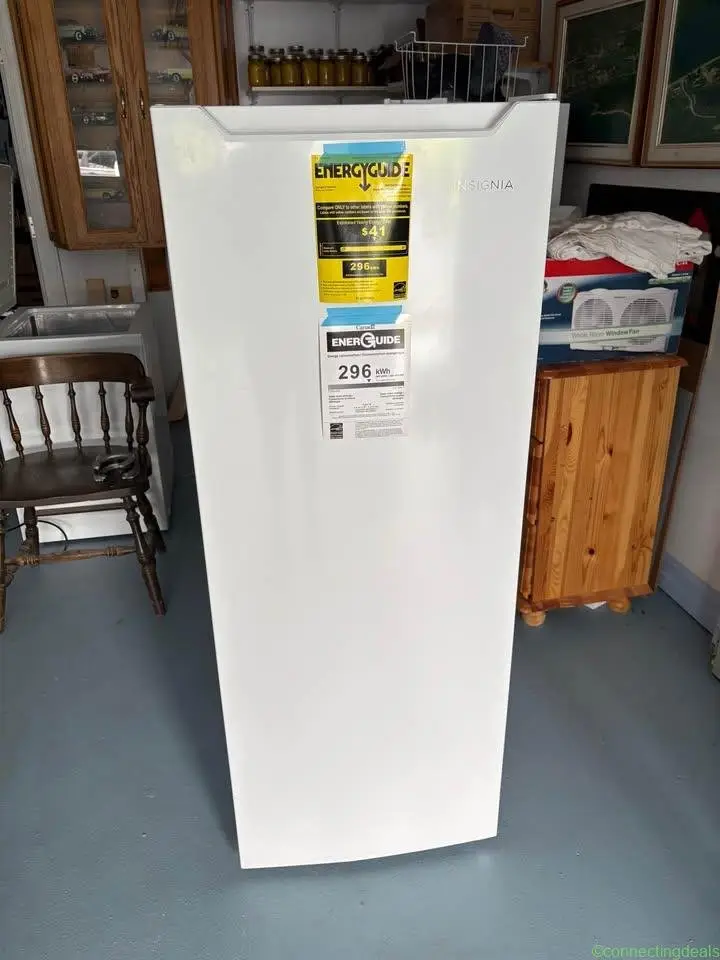Stand up freezer 7cu ft - Image 1