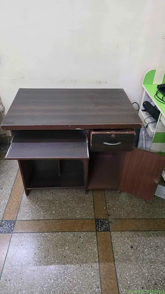 Computer table