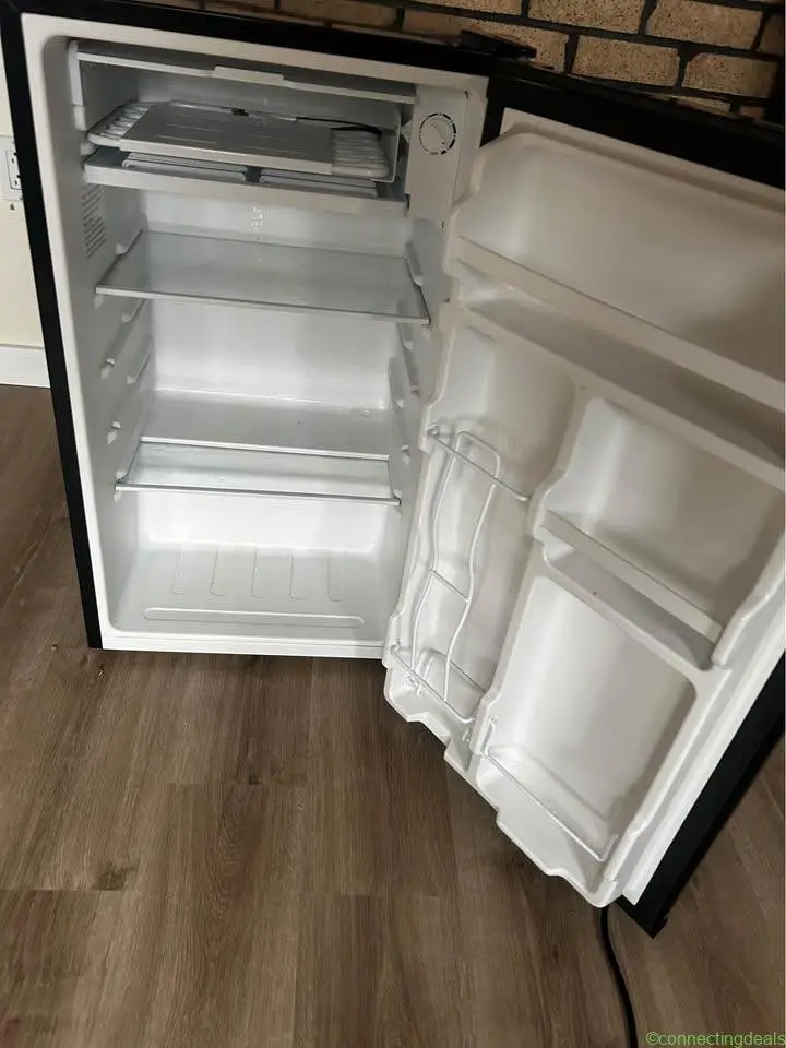 Danby Mini Fridge (3.2 Cu Ft)