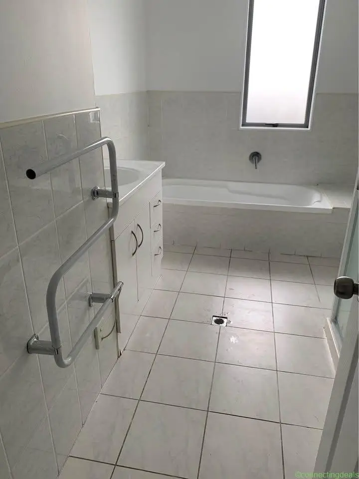 Henderson 3 bedroom townhouse, 2 toilets