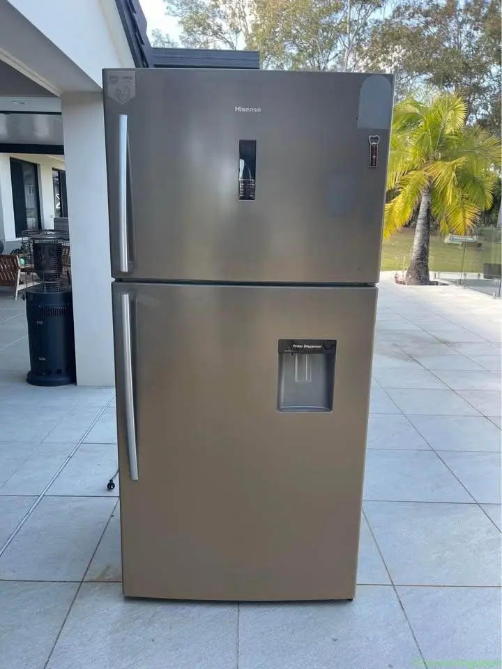 Free 2 fridges - Image 1